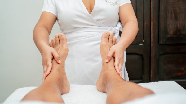 Thai massage, foot specialty / Masaje tailandés, especialidad los pies