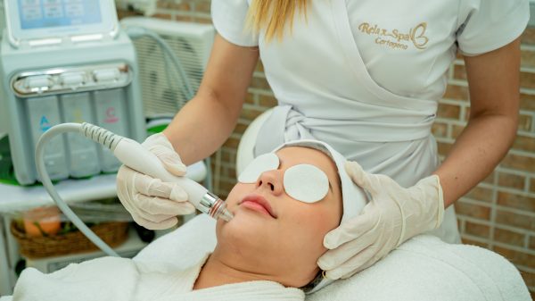 Hydration with Microdermabrasion / Hidratación con Microdermabrasión